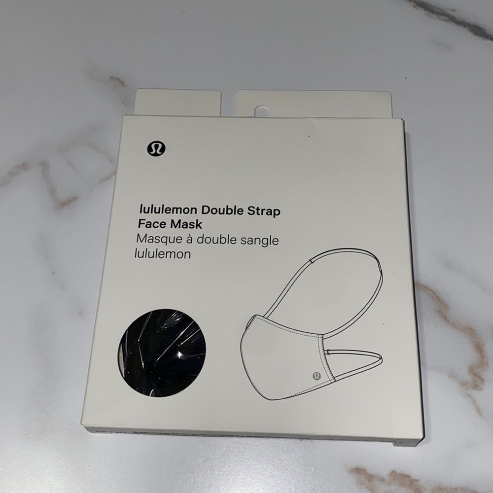 BNIB Lululemon mask — hunter green